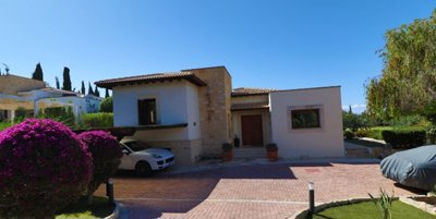 Detached Villa For Sale  in  Aphrodite Hills Golf Resort