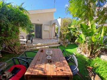 Bungalow For Sale  in  Anavargos