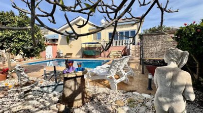 Detached Villa For Sale  in  Select Location