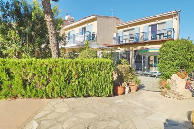Town House For Sale  in  Kato Pafos