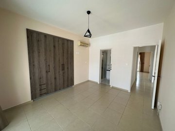 Ground Floor Apartment  For Sale  in  Universal Area