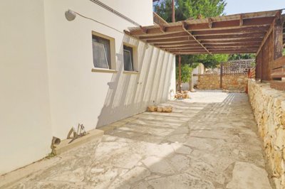 Detached Villa For Sale  in  Peyia Village