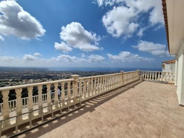 Detached Villa For Sale  in  Peyia Village
