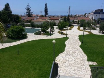 Ground Floor Apartment  For Sale  in  Tombs of the Kings