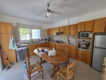 Bungalow For Sale  in  Peyia Village