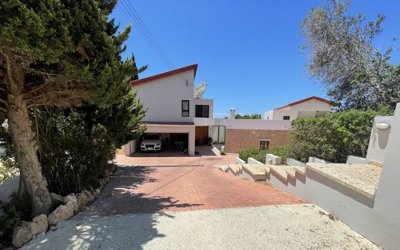 Five-Bedroom House in Geroskipou, Paphos