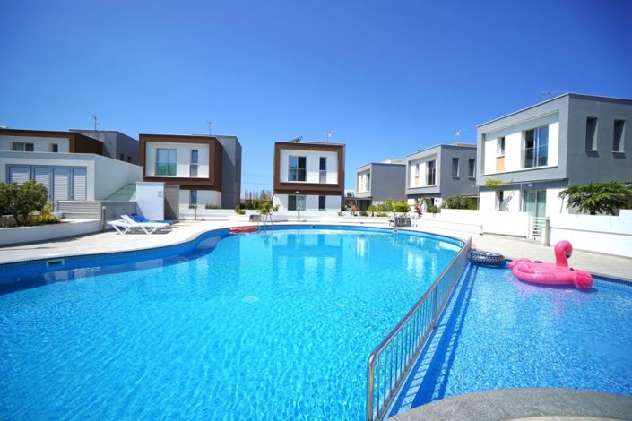 Image No.1-3 Bed Villa for sale