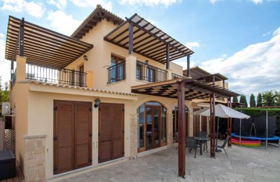 Ground Floor Apartment  For Sale  in  Aphrodite Hills Golf Resort