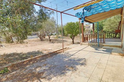 Bungalow For Sale  in  Chlorakas