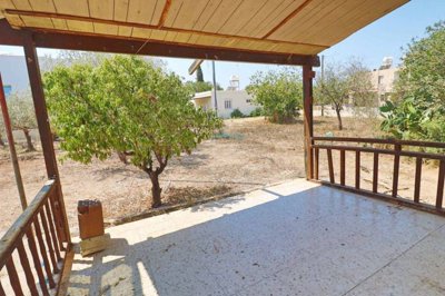 Bungalow For Sale  in  Chlorakas