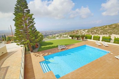 Detached Villa For Sale  in  Peyia Village