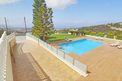 Detached Villa For Sale  in  Peyia Village