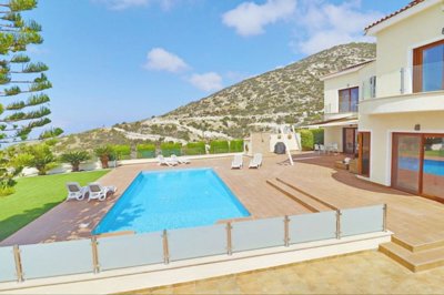 Detached Villa For Sale  in  Peyia Village
