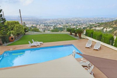 Detached Villa For Sale  in  Peyia Village