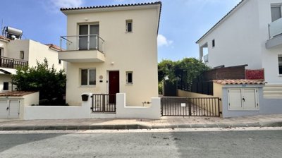 Detached Villa For Sale  in  Peyia Village