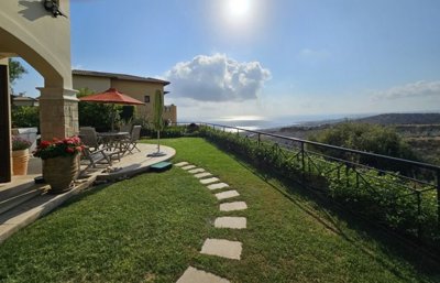 Ground Floor Apartment  For Sale  in  Aphrodite Hills Golf Resort