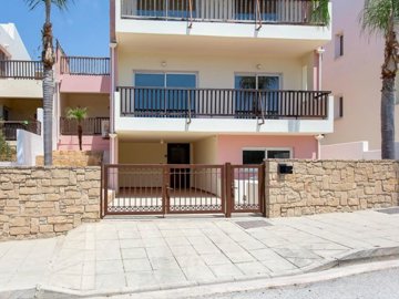 Town House For Sale  in  Chlorakas