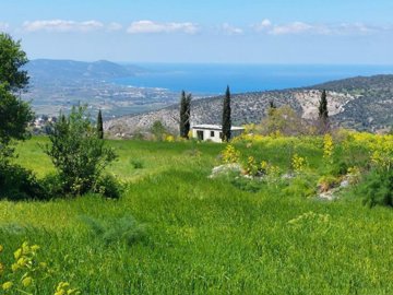 Residential Land  For Sale  in  Meladeia