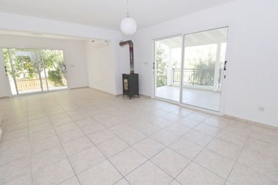 Detached Villa For Sale  in  Peyia Village