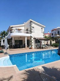 Detached Villa For Sale  in  Sea Caves