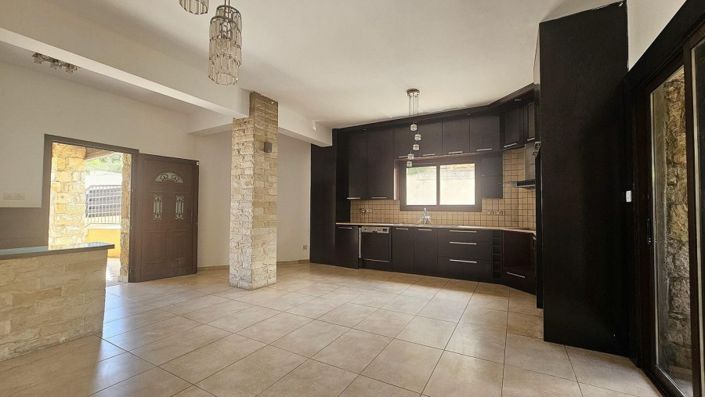 Image No.5-2 Bed House for sale