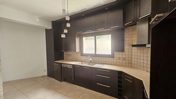 Image No.7-2 Bed House for sale