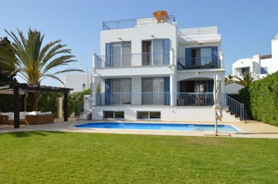 Detached Villa For Sale  in  Chlorakas