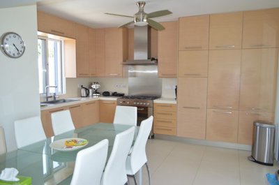 Detached Villa For Sale  in  Chlorakas