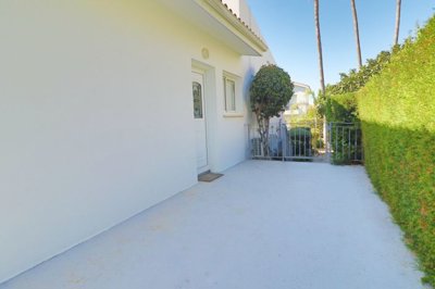 Bungalow For Sale  in  Coral Bay