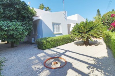 Bungalow For Sale  in  Coral Bay