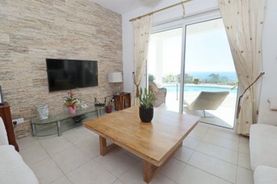 Detached Villa For Sale  in  Peyia Village