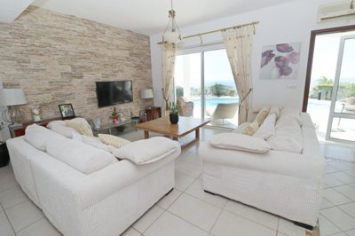 Detached Villa For Sale  in  Peyia Village