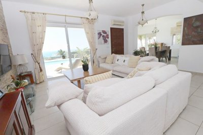 Detached Villa For Sale  in  Peyia Village