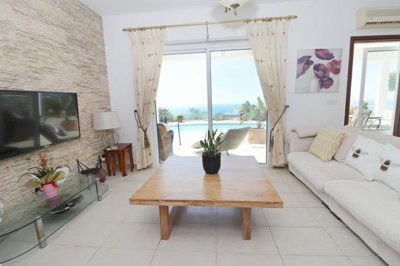 Detached Villa For Sale  in  Peyia Village