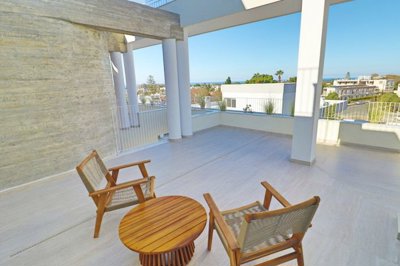 Penthouse For Sale  in  Kato Pafos