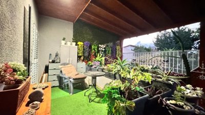 Ground Floor Apartment  For Sale  in  Tombs of the Kings