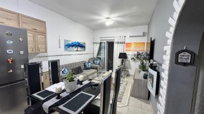 Ground Floor Apartment  For Sale  in  Tombs of the Kings