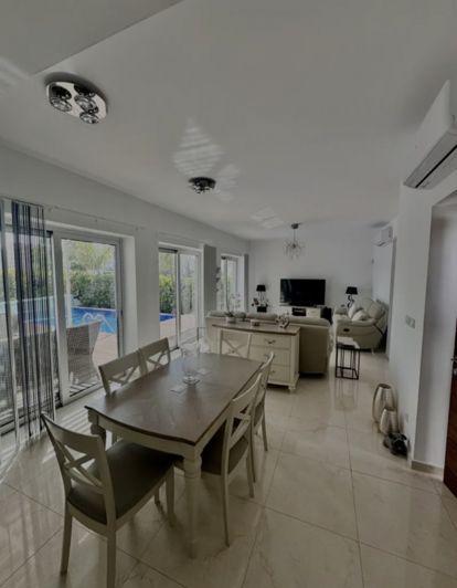 Image No.4-7 Bed Villa for sale