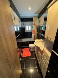 Apartment For Sale  in  Tombs of the Kings