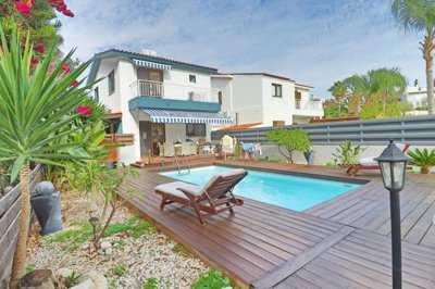 Detached Villa For Sale  in  Select Location