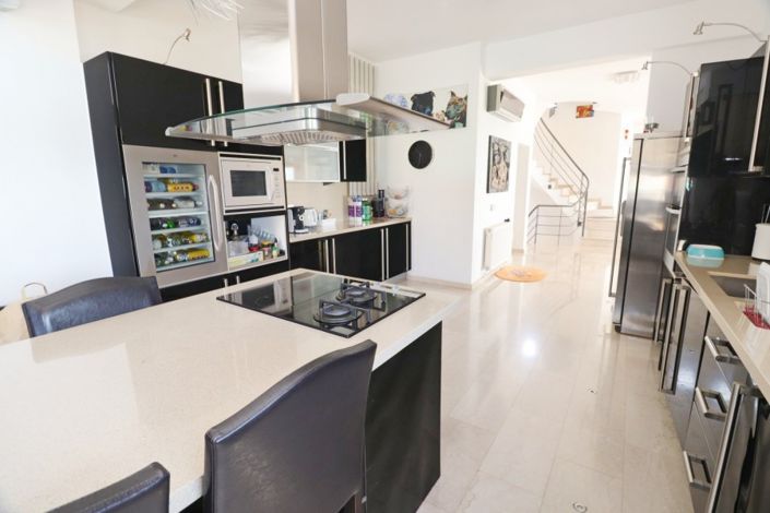 Image No.10-5 Bed Villa for sale