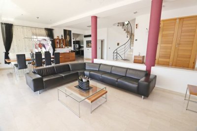 Detached Villa For Sale  in  Peyia Village