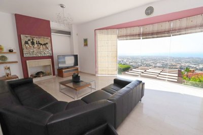 Detached Villa For Sale  in  Peyia Village