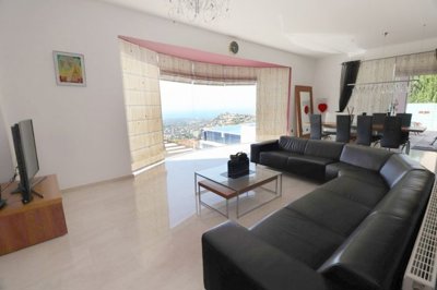 Detached Villa For Sale  in  Peyia Village