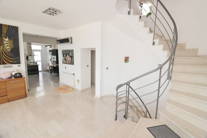 Image No.8-5 Bed Villa for sale