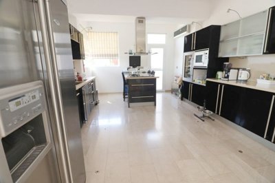 Detached Villa For Sale  in  Peyia Village