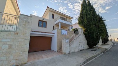 Three-bedroom villa in Tsada, Paphos
