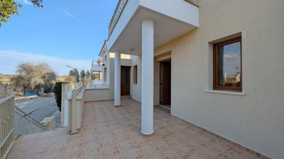 Three-bedroom villa in Tsada, Paphos