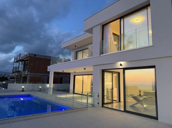 Image No.2-4 Bed Villa for sale