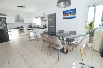 Detached Villa For Sale  in  Peyia Village